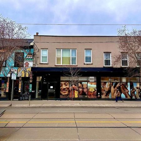 Dragon Gate Inn Toronto Exterior foto