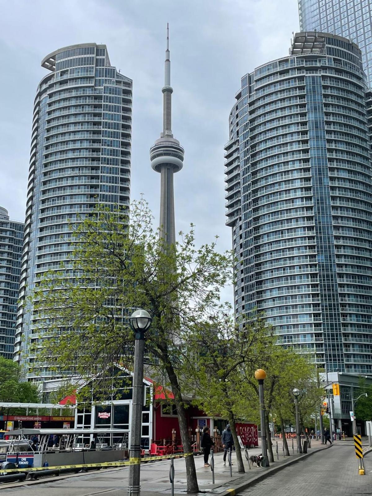 Dragon Gate Inn Toronto Exterior foto